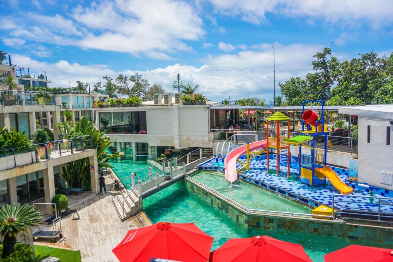 Furamaxclusive Ocean Beach Seminyak Bali Legian  Exterior photo Water Park