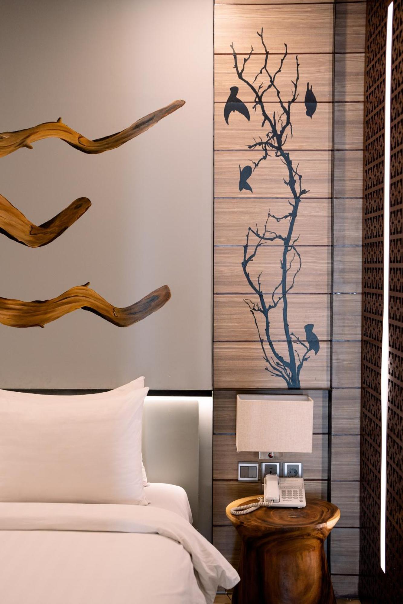 Furamaxclusive Ocean Beach Seminyak Bali Legian  Exterior photo A room divider