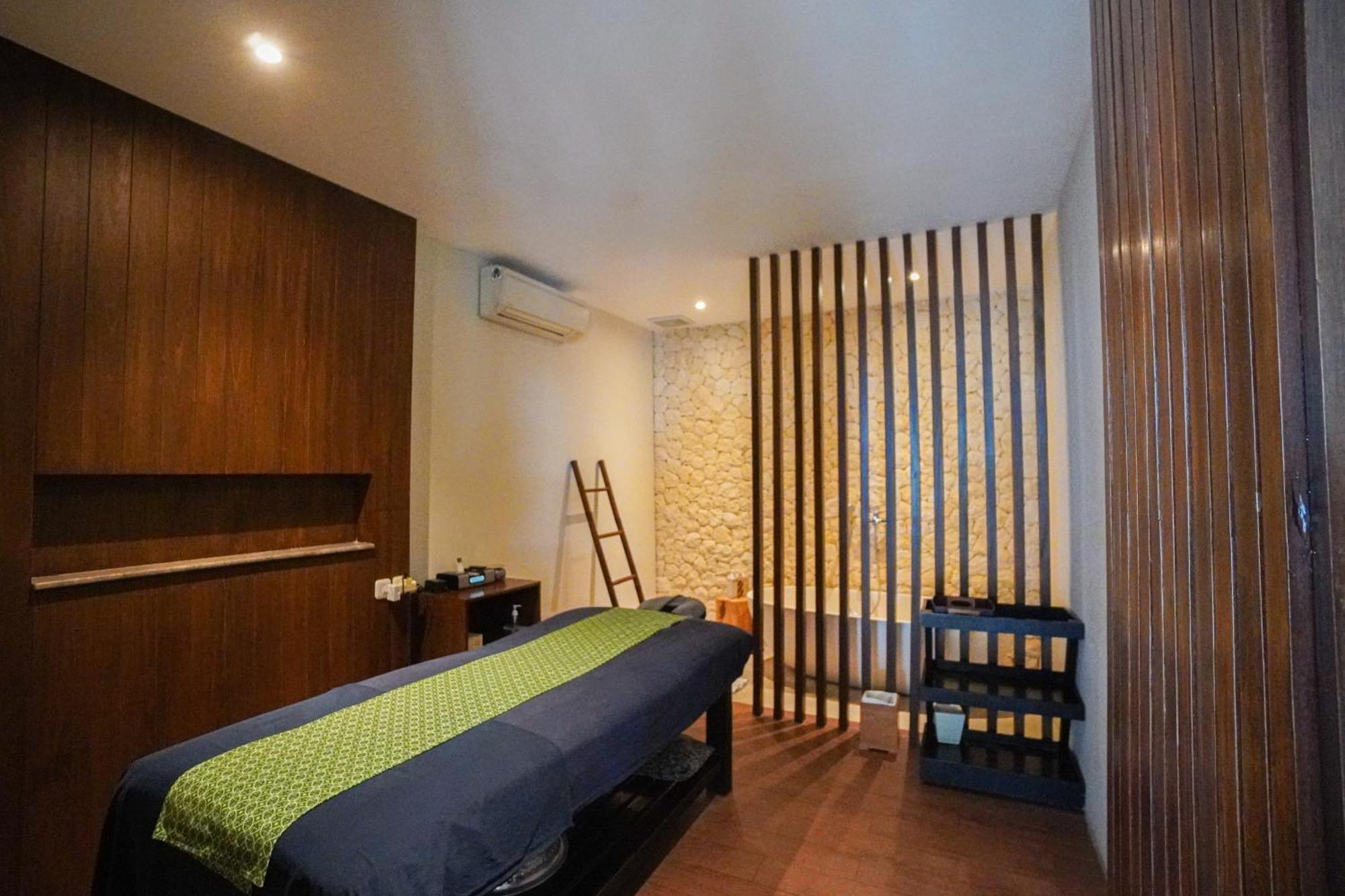 Furamaxclusive Ocean Beach Seminyak Bali Legian  Exterior photo A massage room at a spa in Bangkok, Thailand