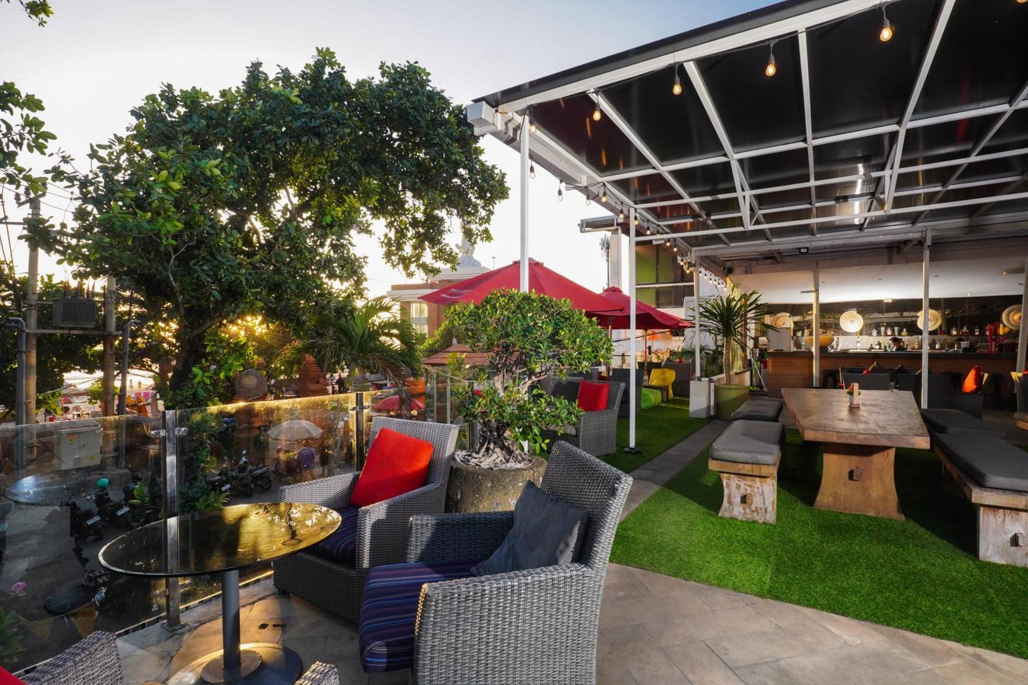 Furamaxclusive Ocean Beach Seminyak Bali Legian  Exterior photo The Deck